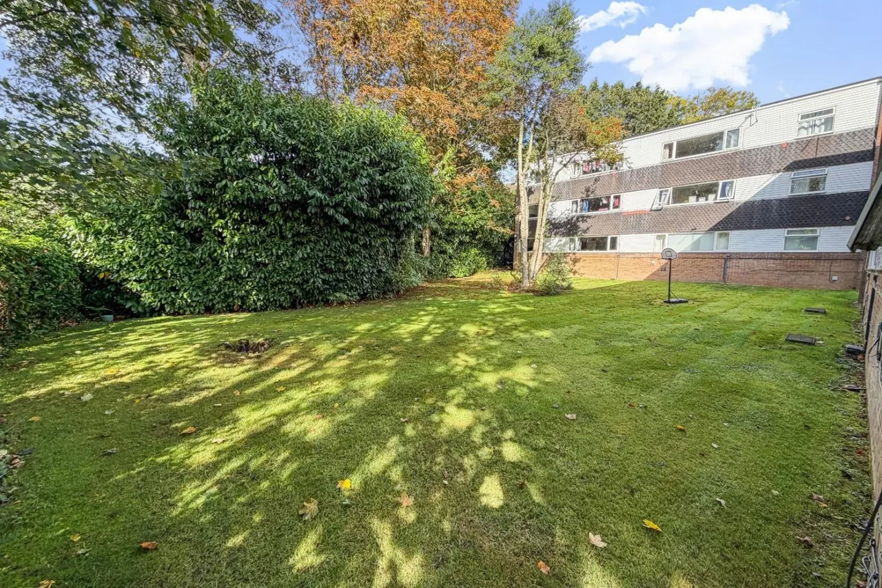 Park View Court, Roundhay, LS8, photo 6
