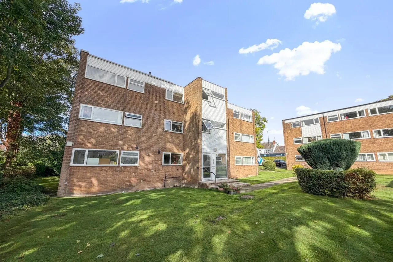 2 bed flat to rent, Park View Court, Roundhay, LS8