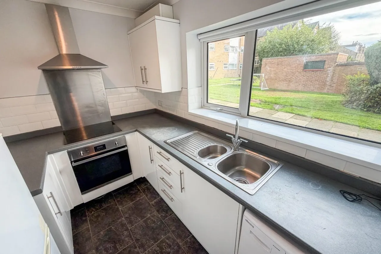 Park View Court, Roundhay, LS8, photo 3