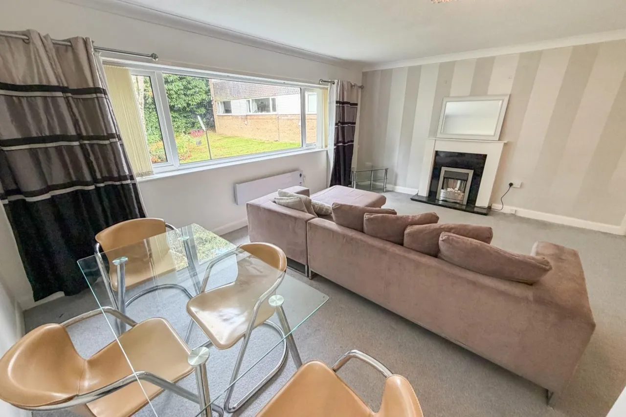 Park View Court, Roundhay, LS8, photo 2