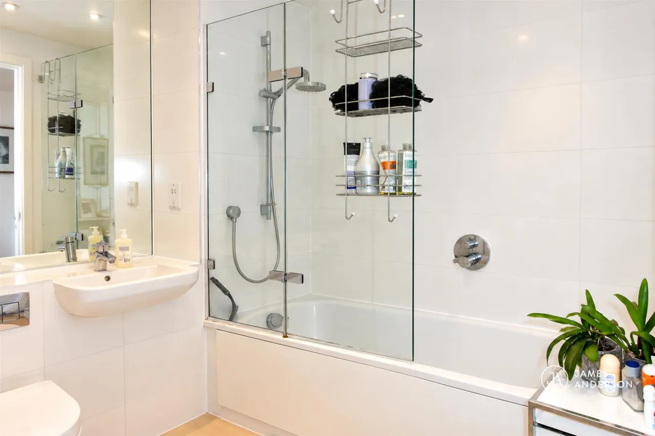 Roehampton Lane, London, SW15, photo 10