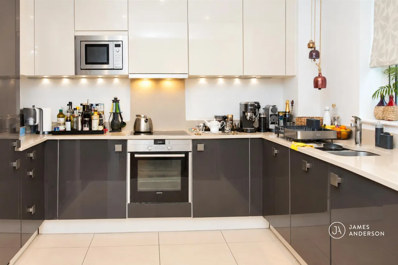 Roehampton Lane, London, SW15, photo 6
