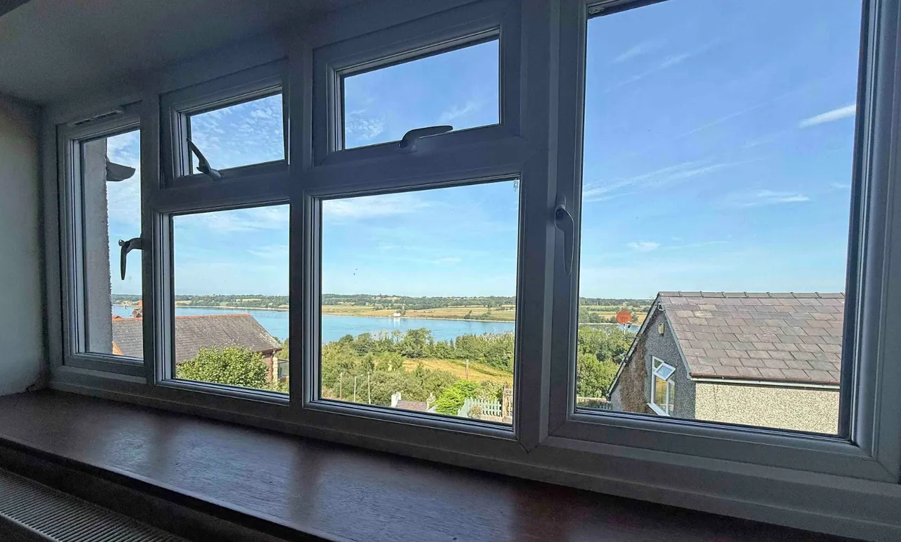 Brynffynnon, Y Felinheli, LL56, photo 11