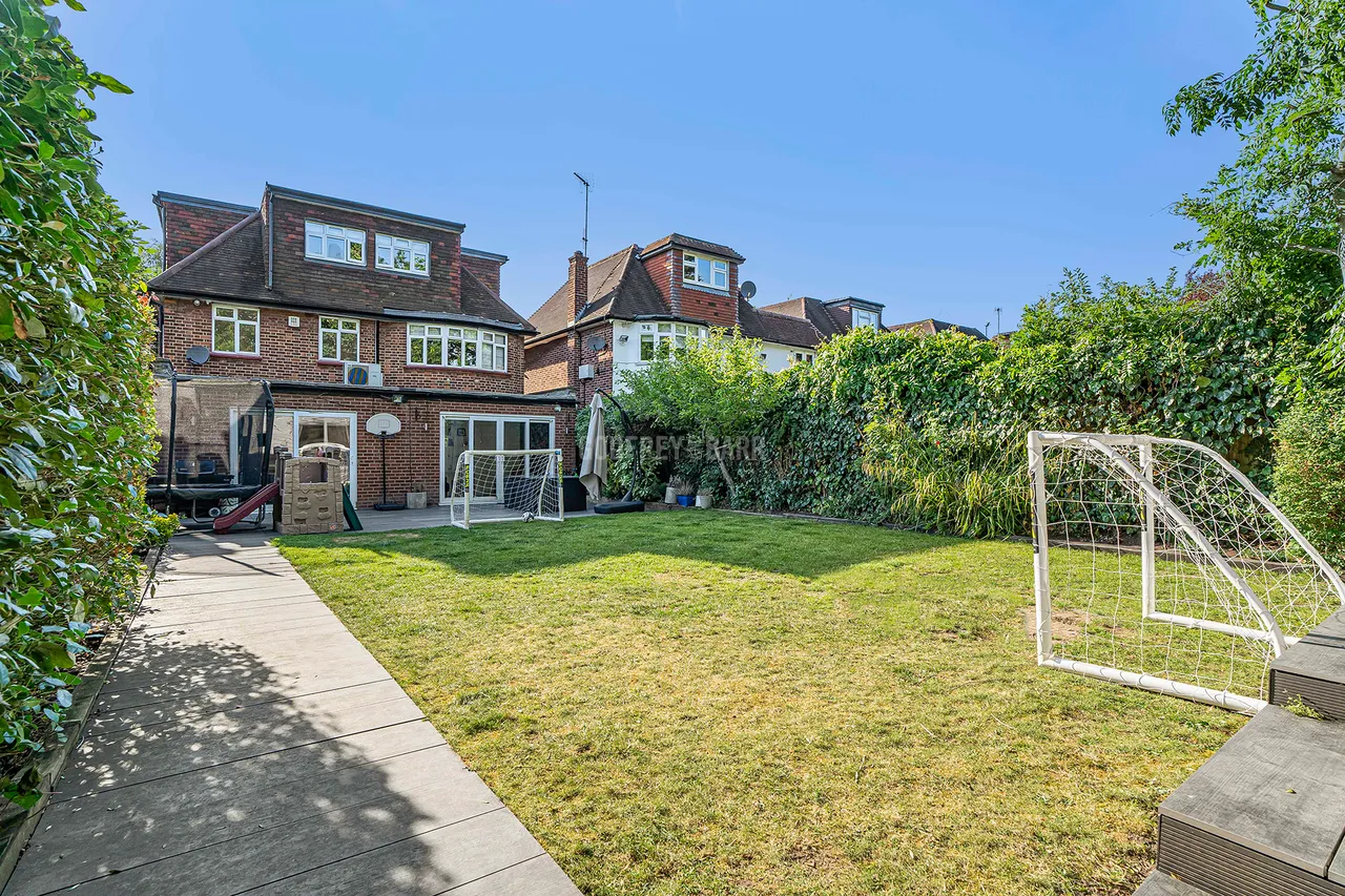 Connaught Drive, Hampstead Garden Suburb, NW11, photo 26