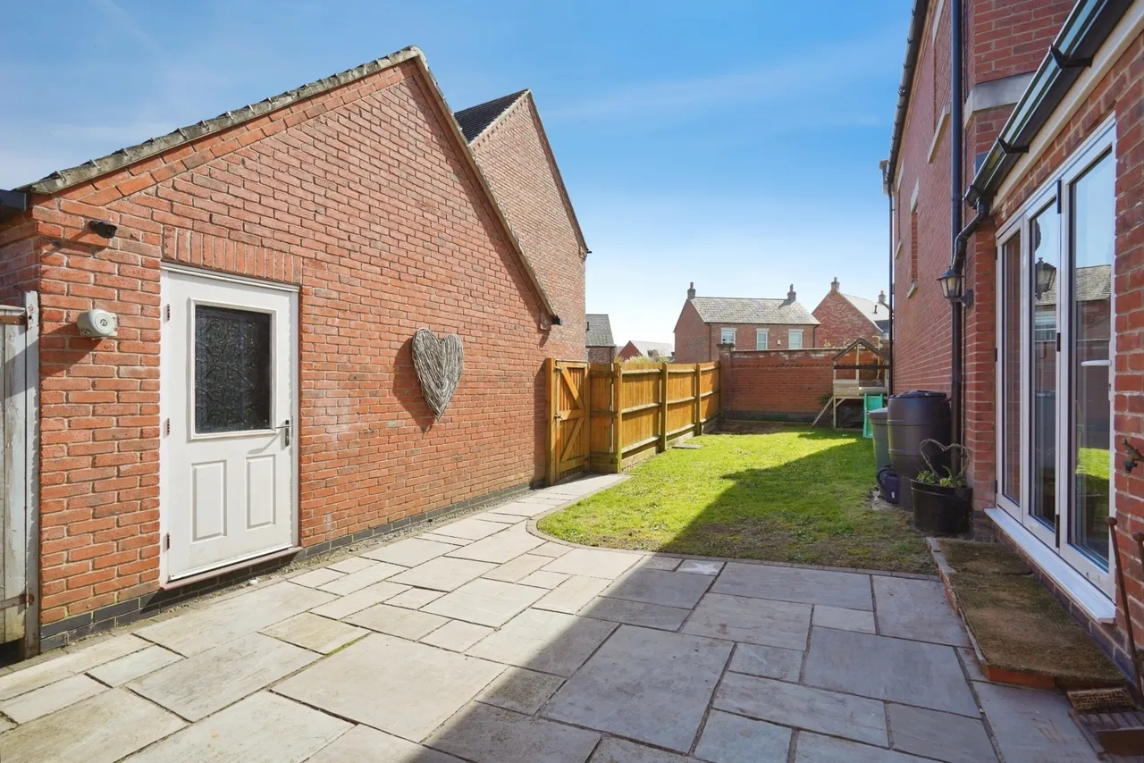 Magnolia Close, Tutbury, DE13, photo 15