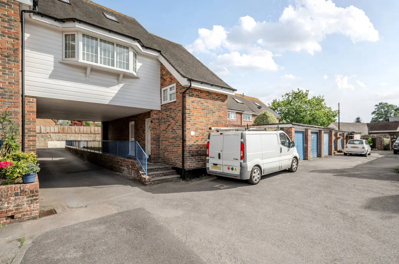Horsham Road, Findon, BN14, photo 19