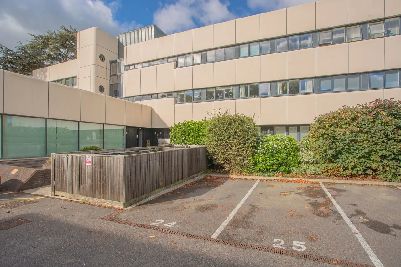 Cedar Court, Malmesbury, photo 9