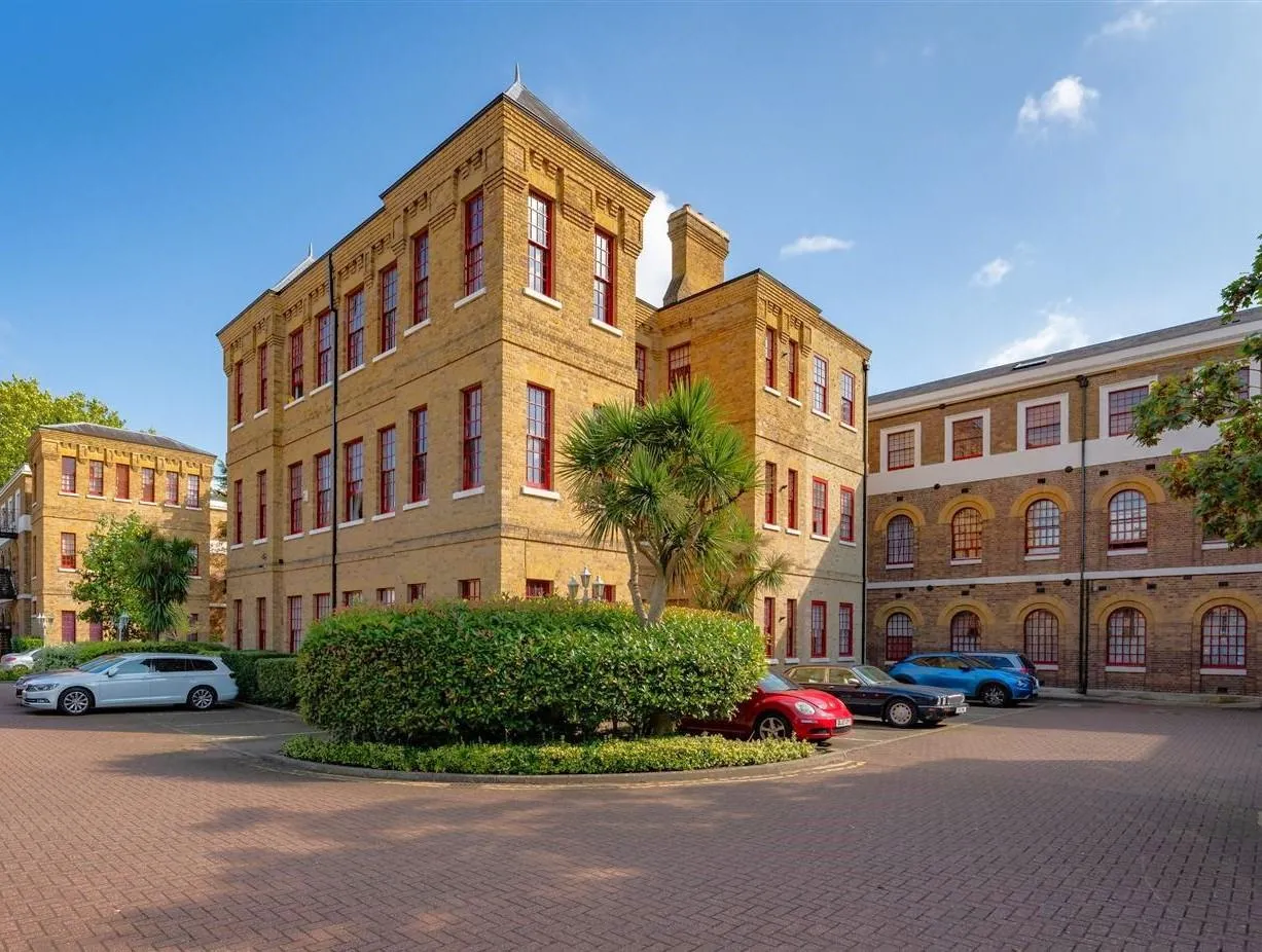 3 bed flat for sale, West Park Road, Southall