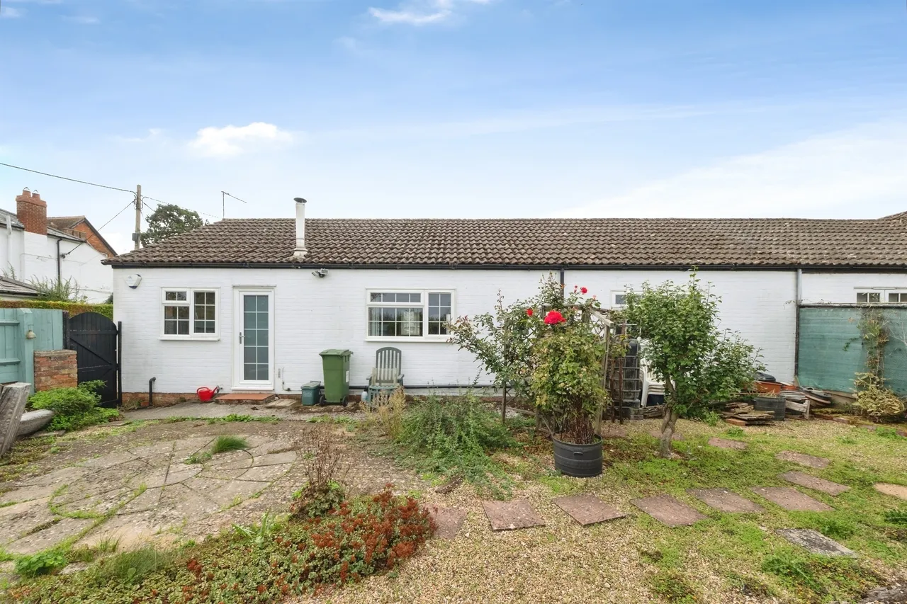 Bicester Road, Twyford, MK18, photo 20