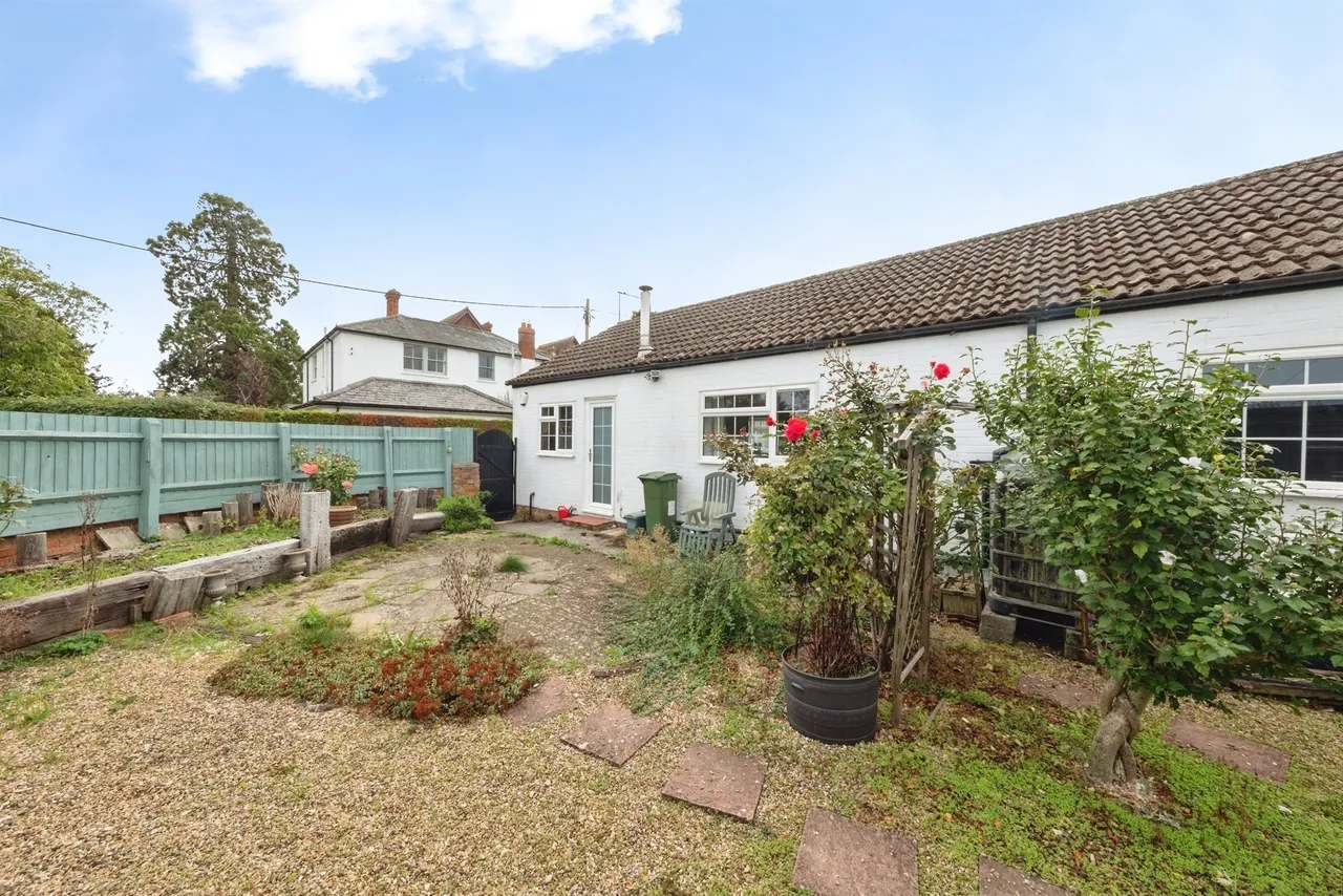 Bicester Road, Twyford, MK18, photo 18