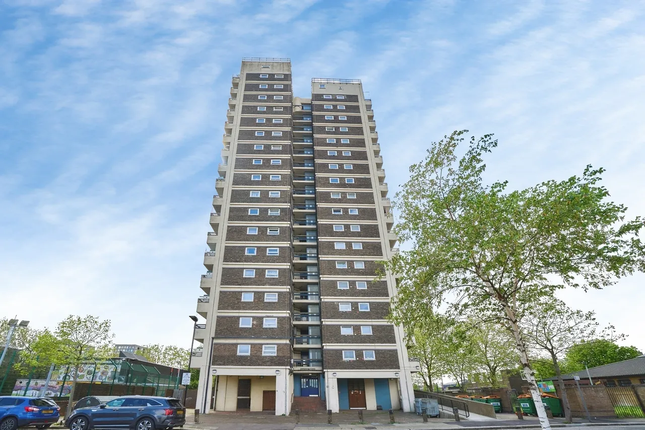 2 bed flat for sale — Manwood Street, LONDON, London, E16