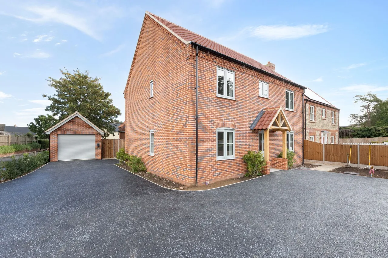 Newly Built Home in Holt, photo 15