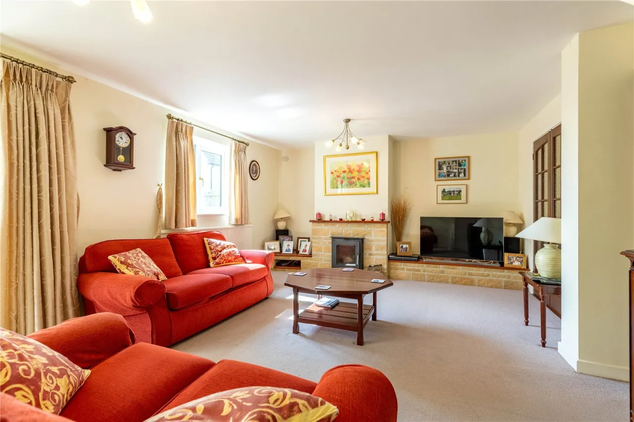 Rose Way, Cirencester, GL7, photo 2