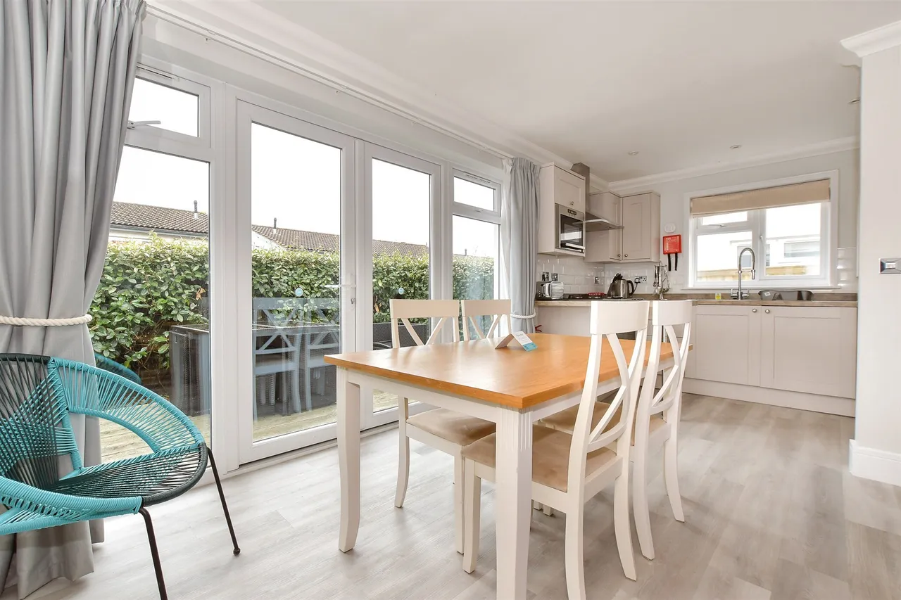 Fort Warden Road, Totland Bay, PO39, photo 6