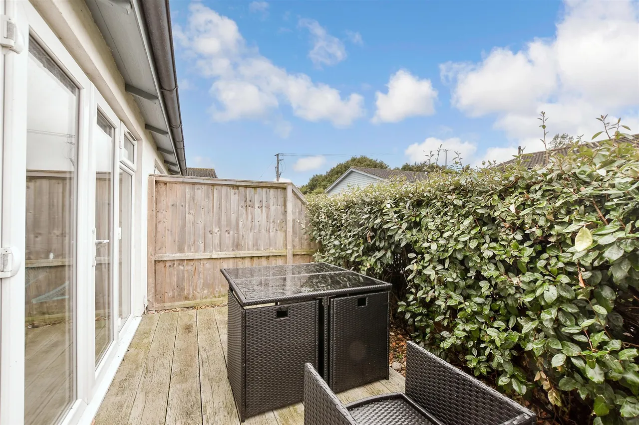 Fort Warden Road, Totland Bay, PO39, photo 10