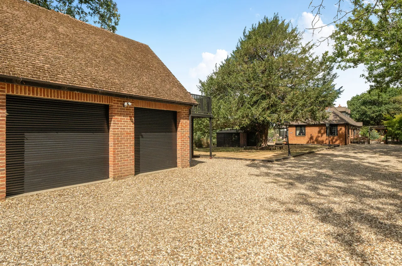 Heathlands Road, Wokingham, Berkshire, RG40 3AH, photo 2