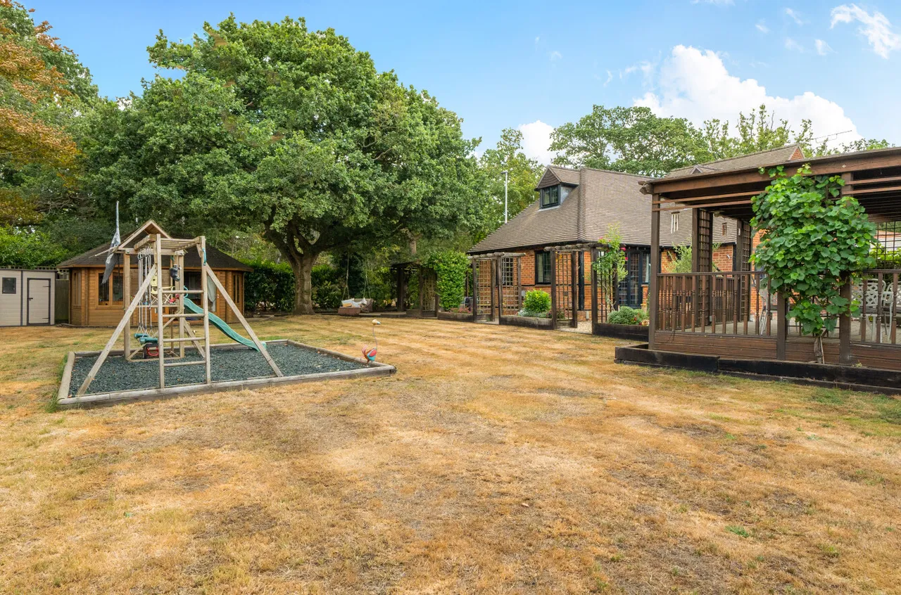 Heathlands Road, Wokingham, Berkshire, RG40 3AH, photo 4