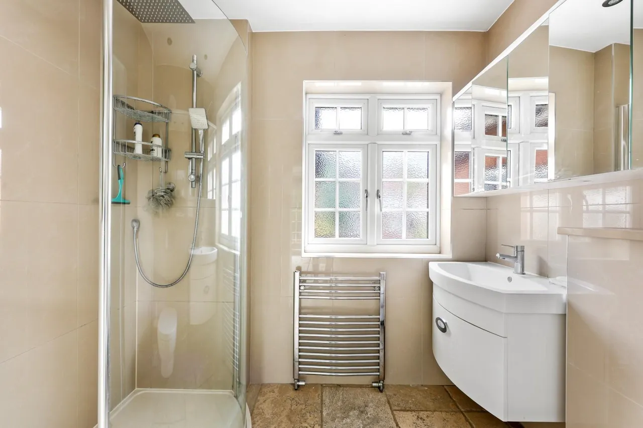 Forest Edge, Buckhurst Hill, IG9 5AE, photo 9