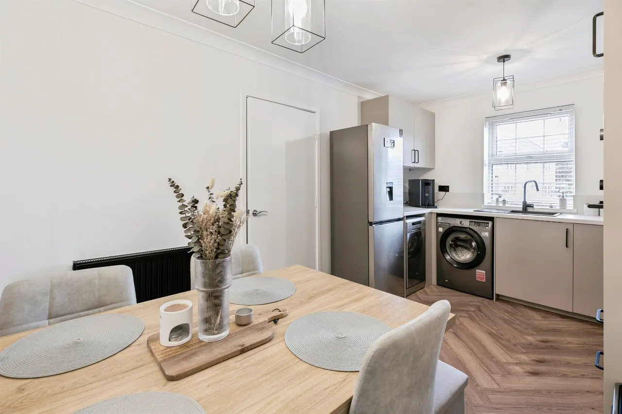 Park Crescent, Bolton-Upon-Dearne, S63, photo 8