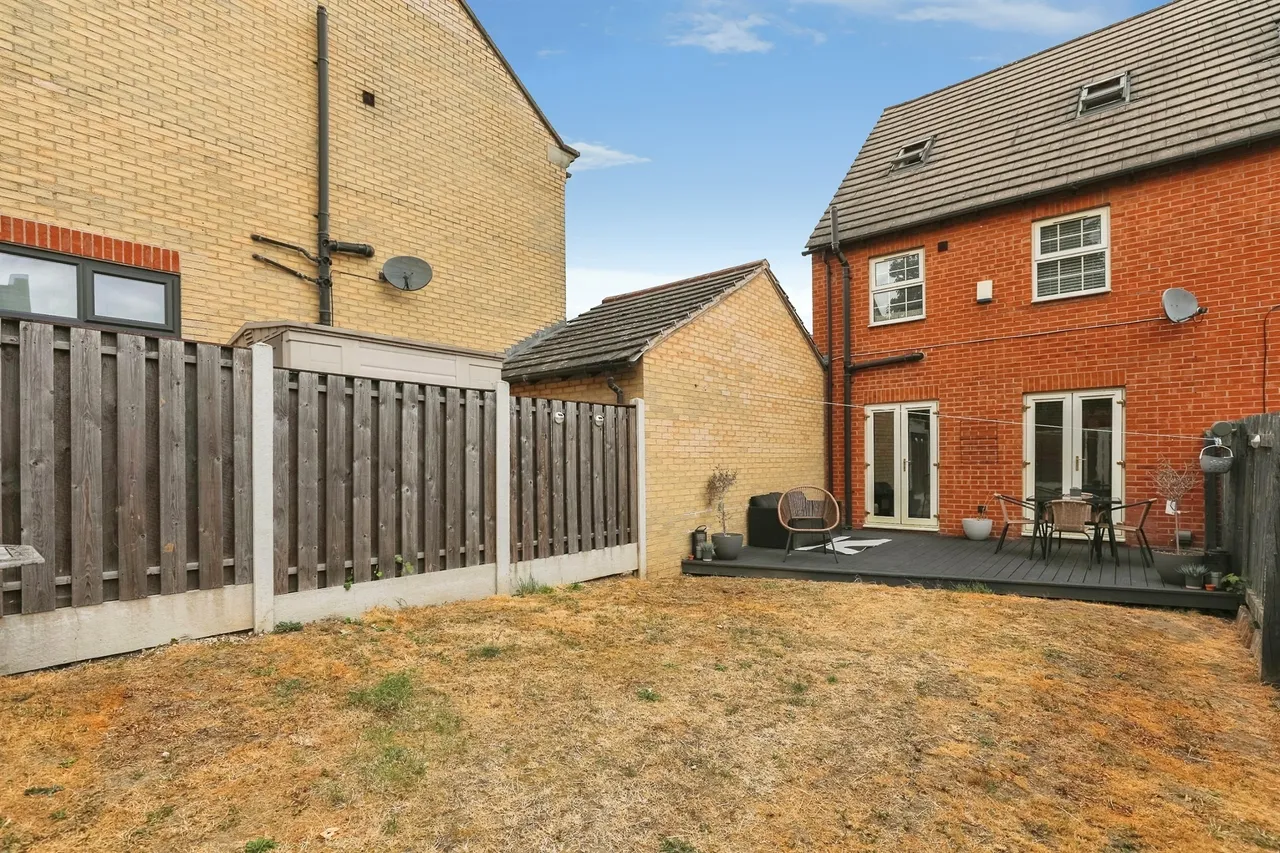 Park Crescent, Bolton-Upon-Dearne, S63, photo 4