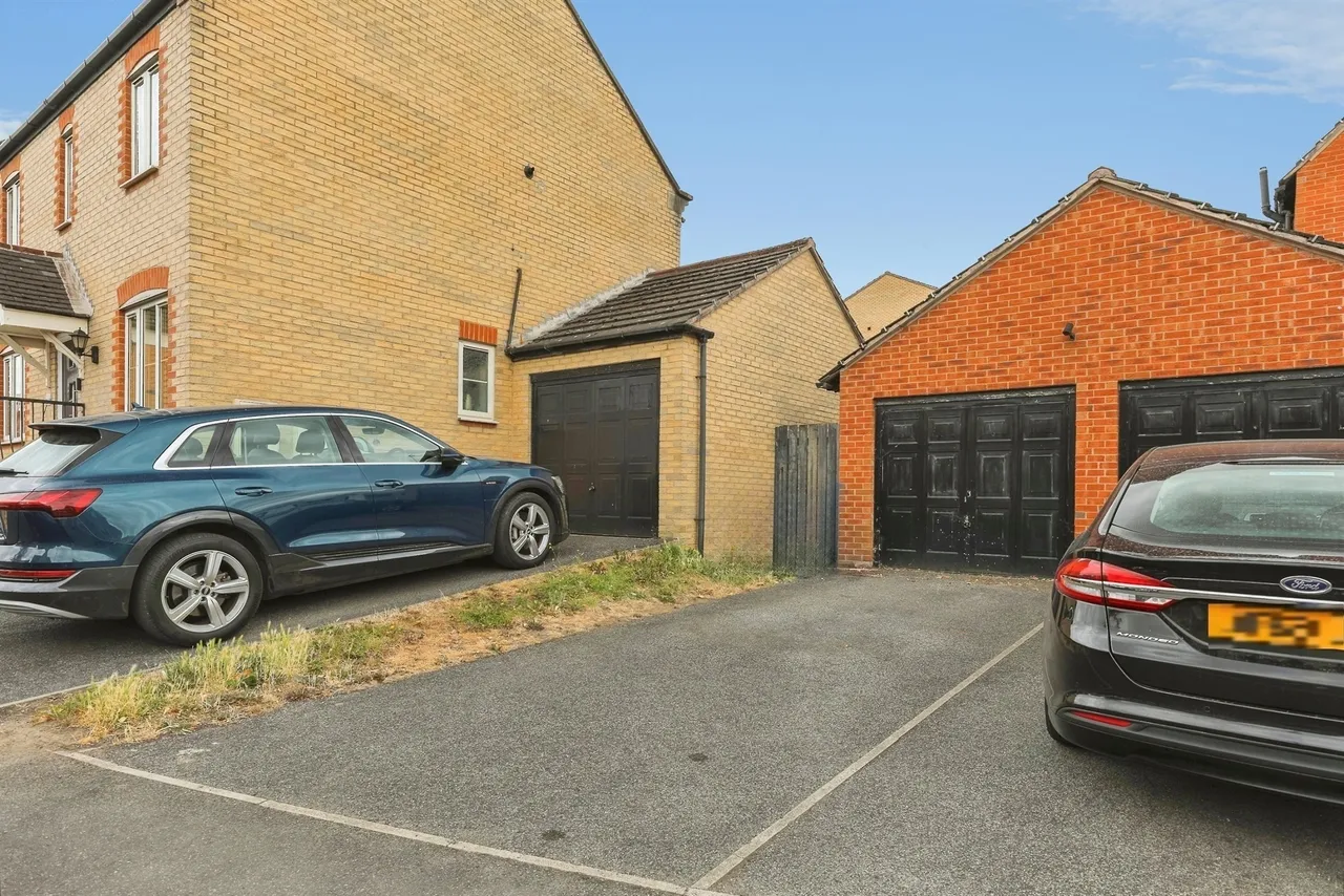 Park Crescent, Bolton-Upon-Dearne, S63, photo 18