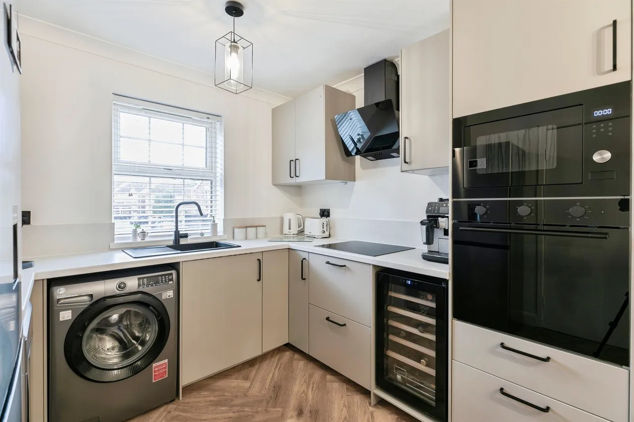 Park Crescent, Bolton-Upon-Dearne, S63, photo 7