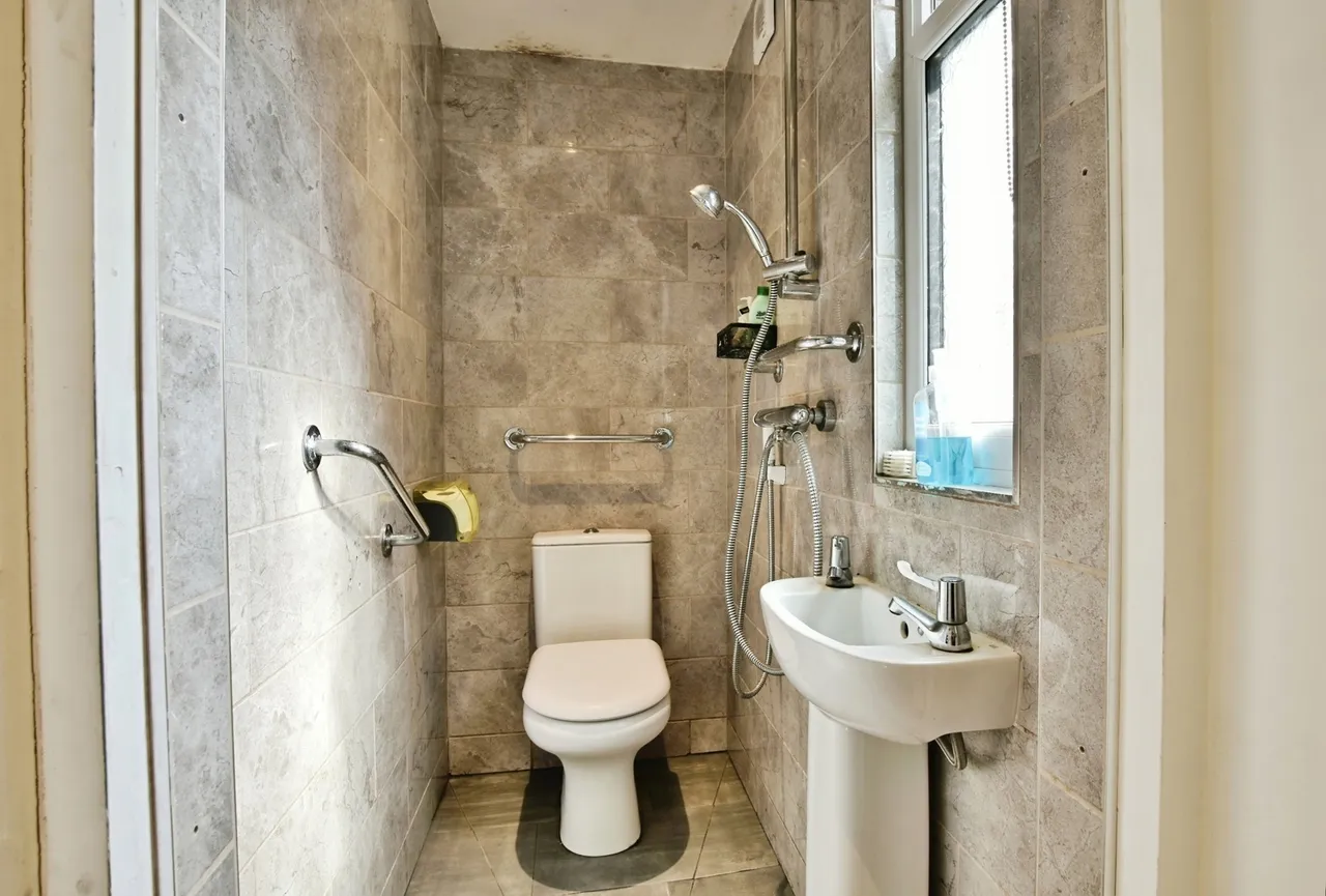 Lynton Drive, High Lane, Stockport, Greater Manchester, SK6, photo 10