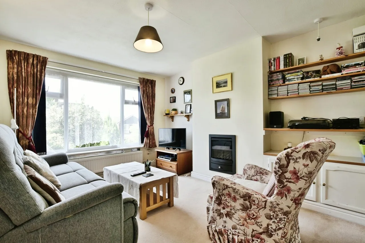 Lynton Drive, High Lane, Stockport, Greater Manchester, SK6, photo 3