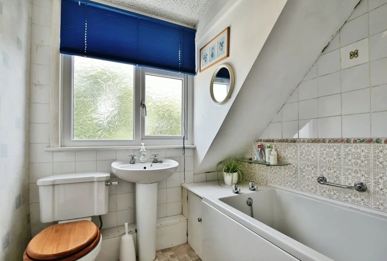 Lynton Drive, High Lane, Stockport, Greater Manchester, SK6, photo 9