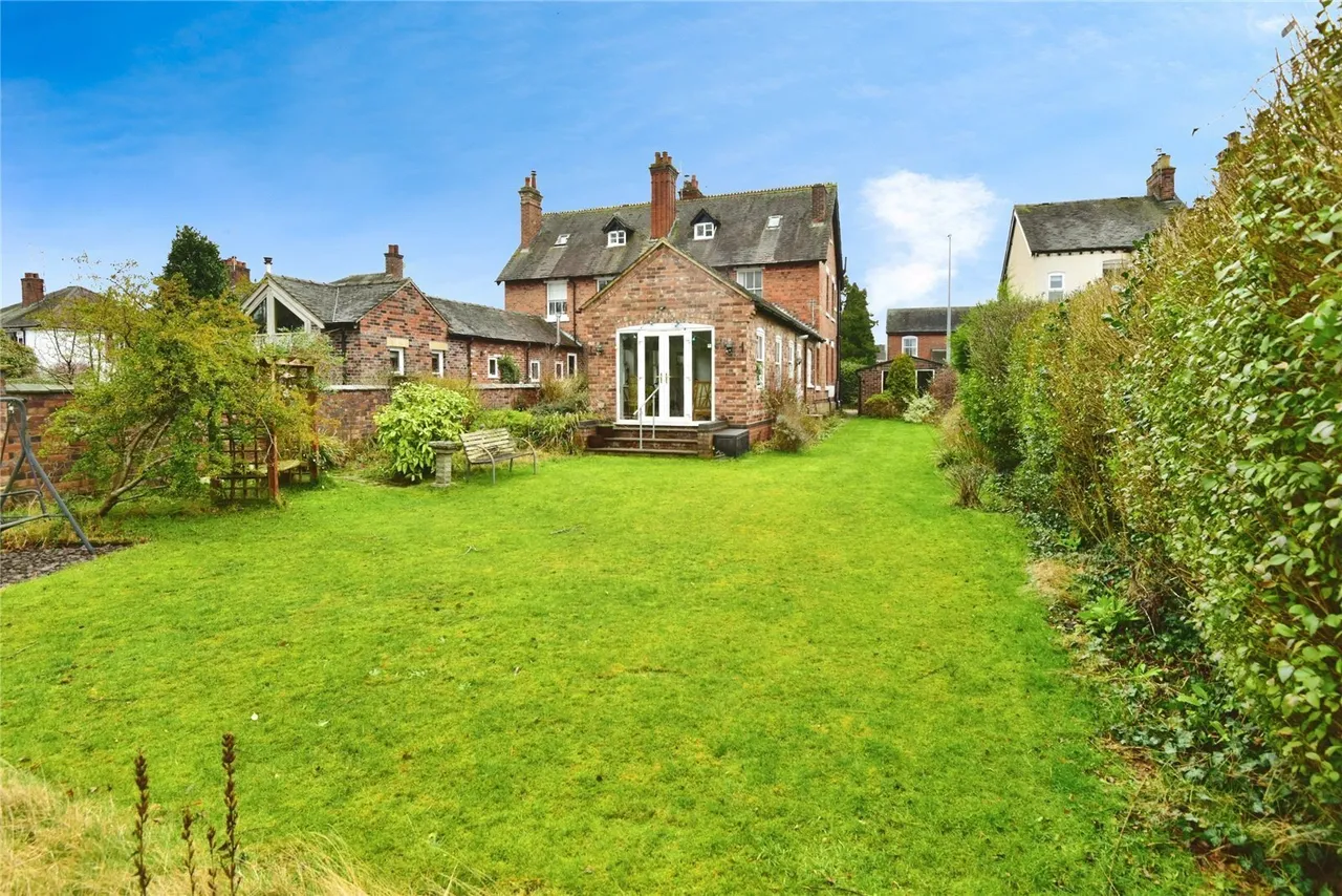 Crewe Road, Alsager, Stoke-on-Trent, Cheshire, ST7, photo 2