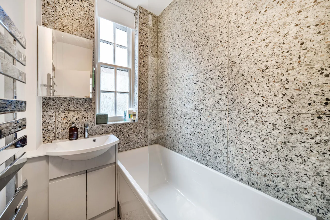 Flat 1 Block O, Peabody Estate, Camberwell Green, London, photo 6