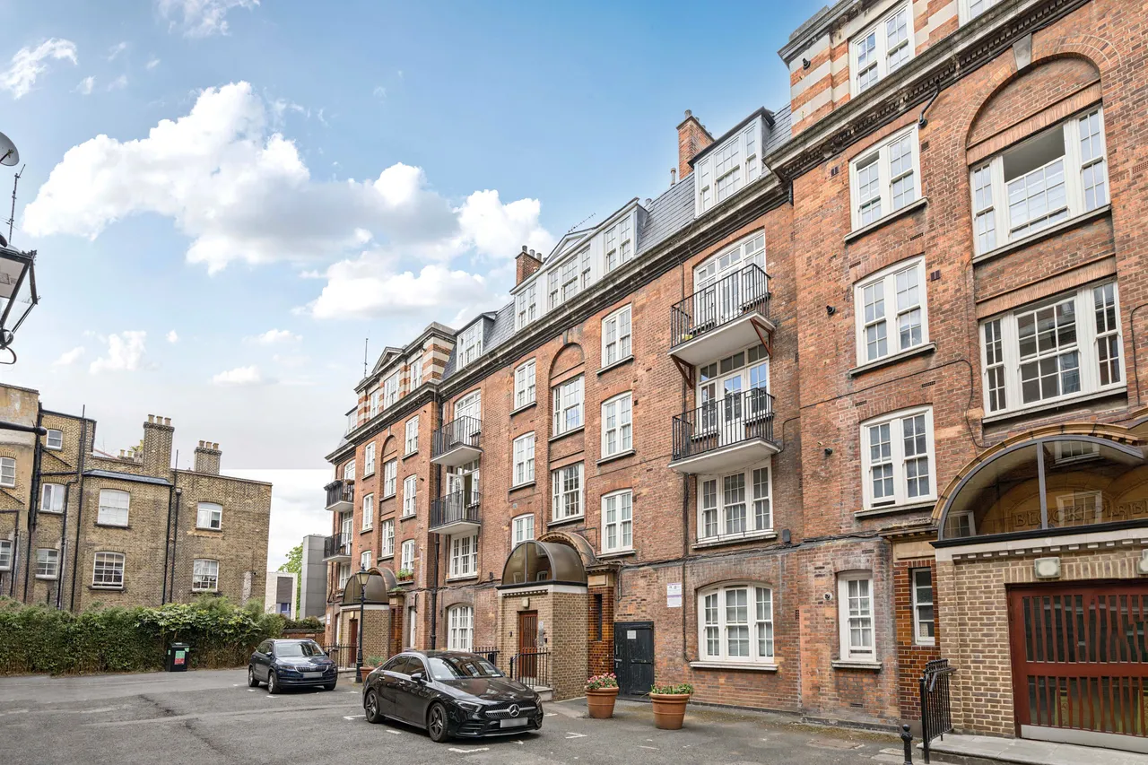 Flat 1 Block O, Peabody Estate, Camberwell Green, London, photo 4