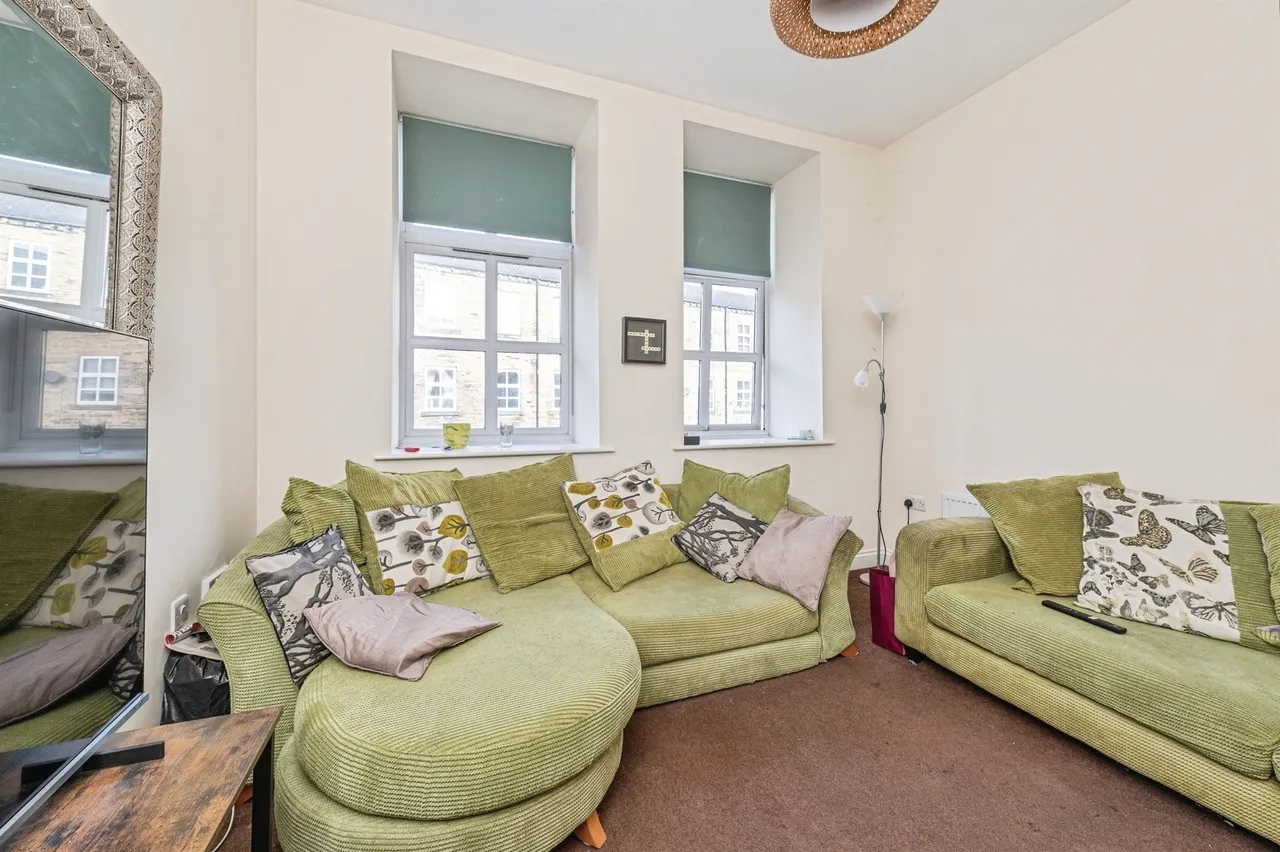 Brunswick Place, Heckmondwike, WF16, photo 5