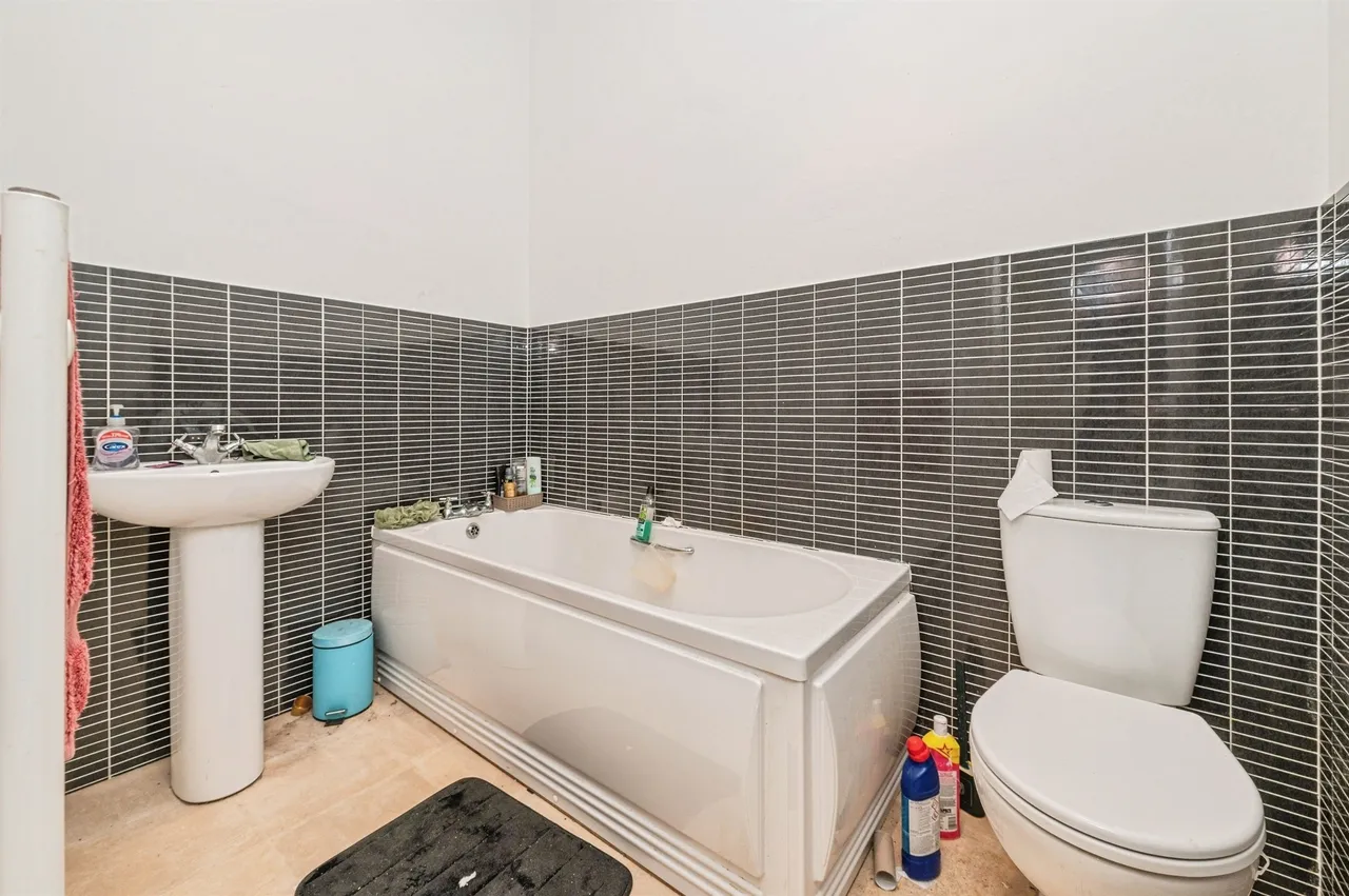 Brunswick Place, Heckmondwike, WF16, photo 10