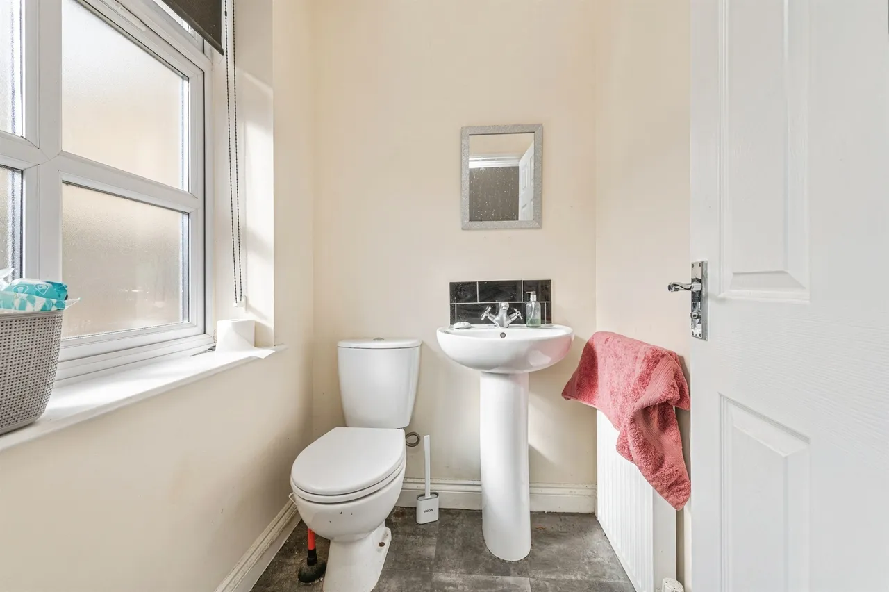Brunswick Place, Heckmondwike, WF16, photo 11