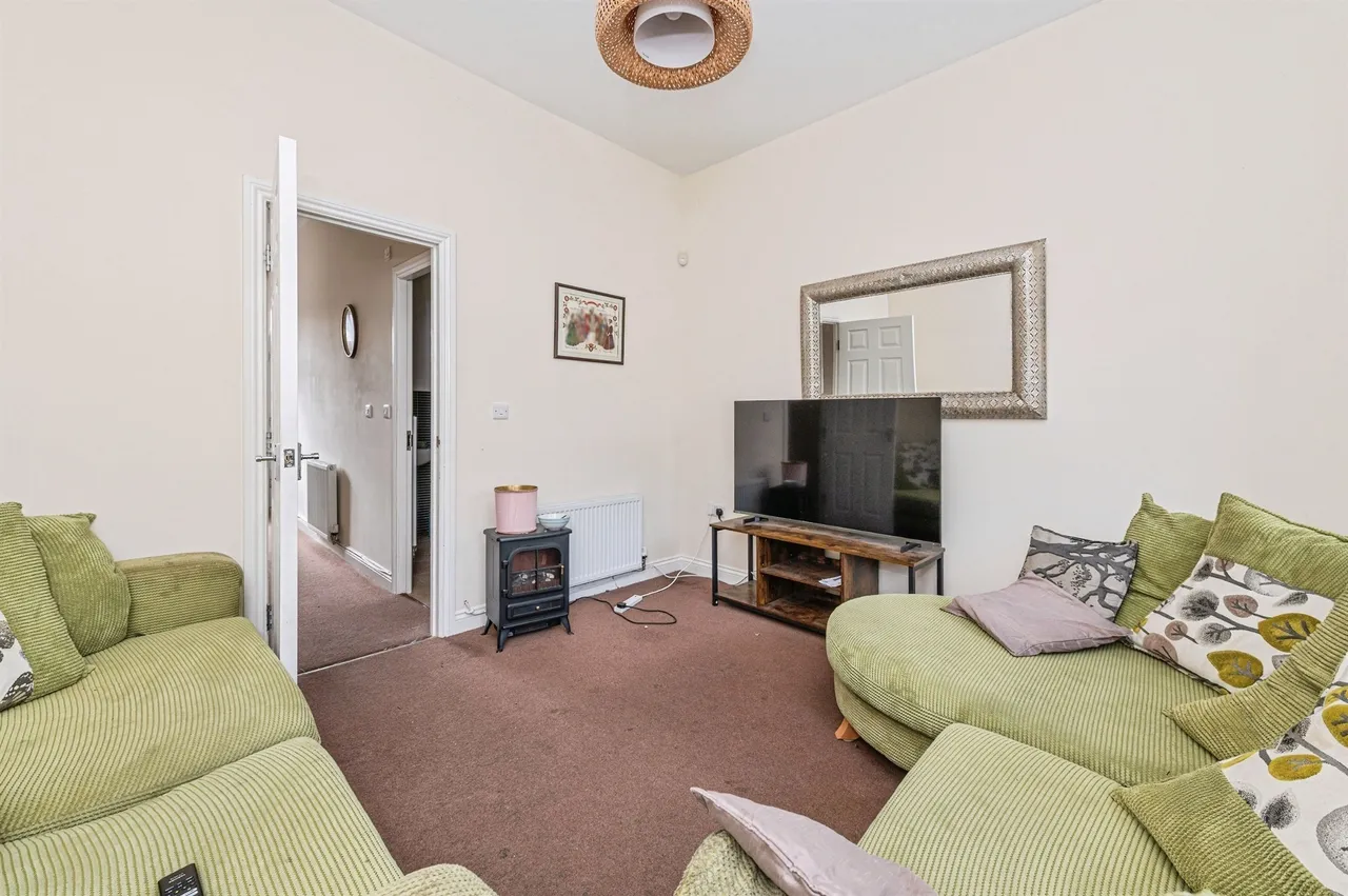 Brunswick Place, Heckmondwike, WF16, photo 6