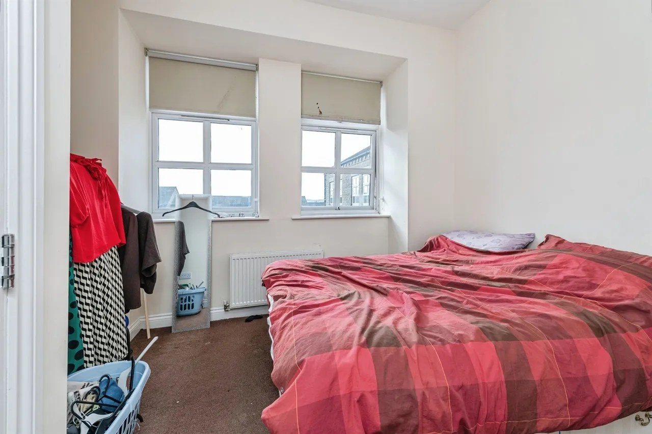 Brunswick Place, Heckmondwike, WF16, photo 9