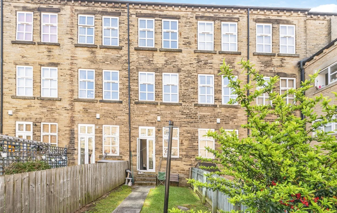 3 bed house for sale, Brunswick Place, Heckmondwike, WF16