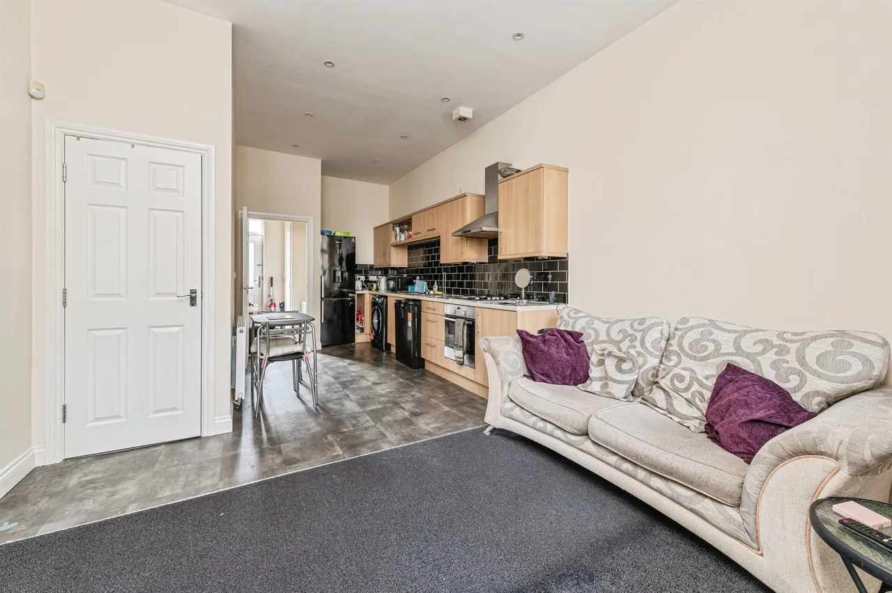Brunswick Place, Heckmondwike, WF16, photo 4