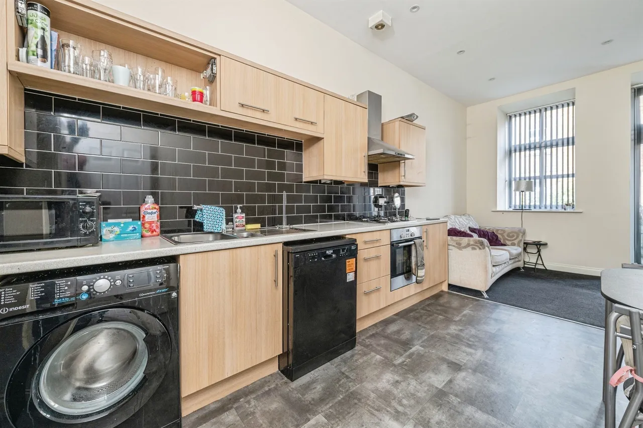 Brunswick Place, Heckmondwike, WF16, photo 2