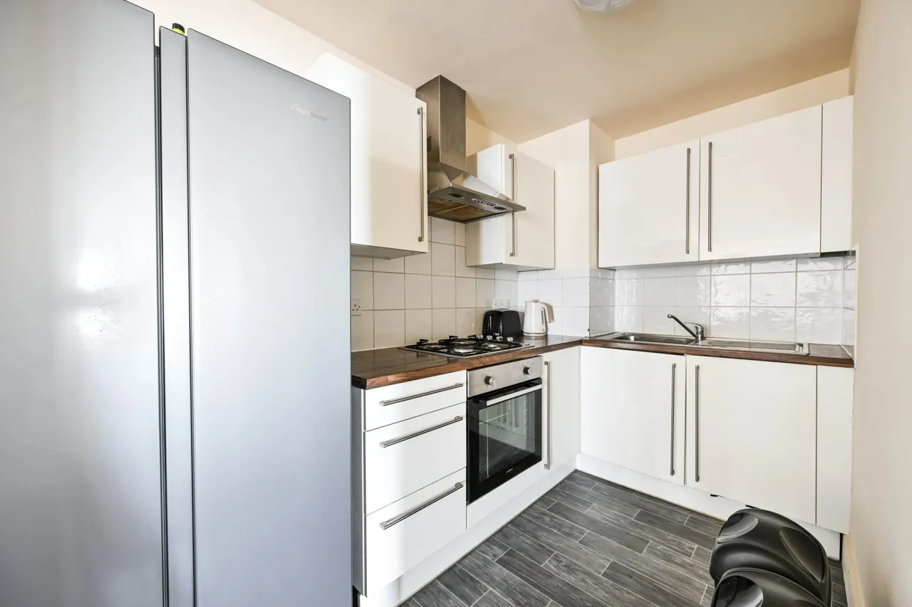 Robinson Road London, Collierswood, SW17 9DJ, photo 3
