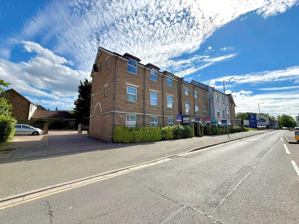 2 bed flat for sale — Eastgate Court Church Street, Dunstable LU5 4HP