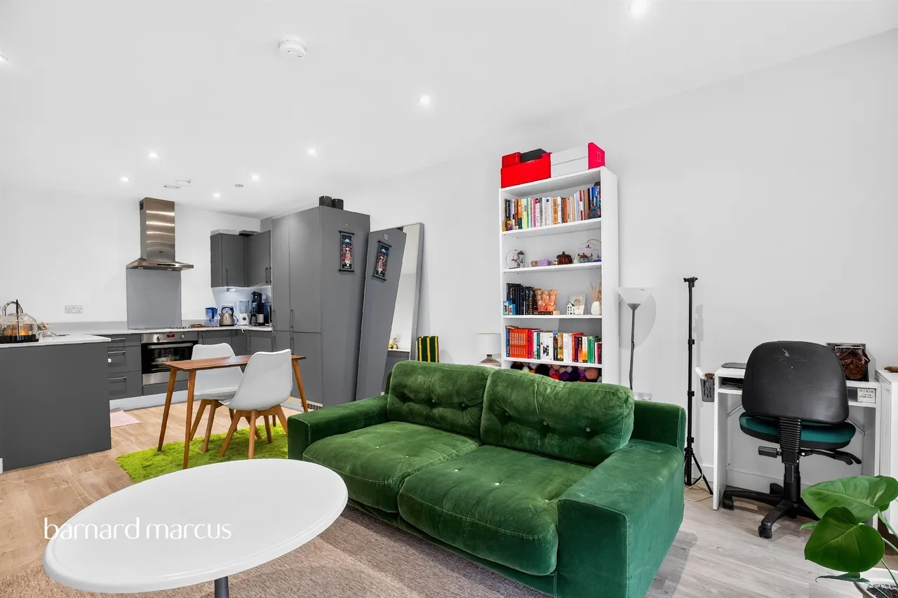 1 bed flat for sale, Cobden Walk, London, SE15