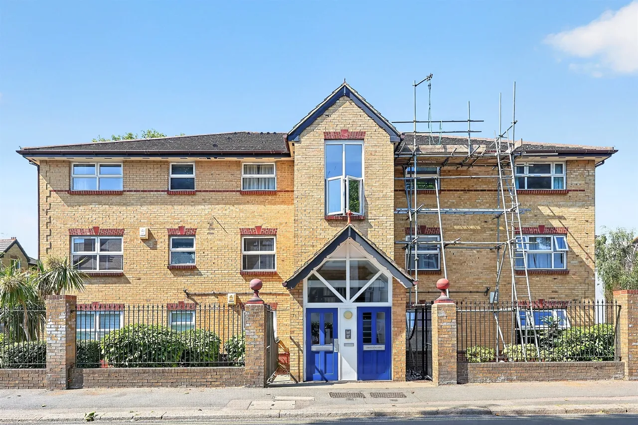 1 bed flat for sale — Acton Lane, London