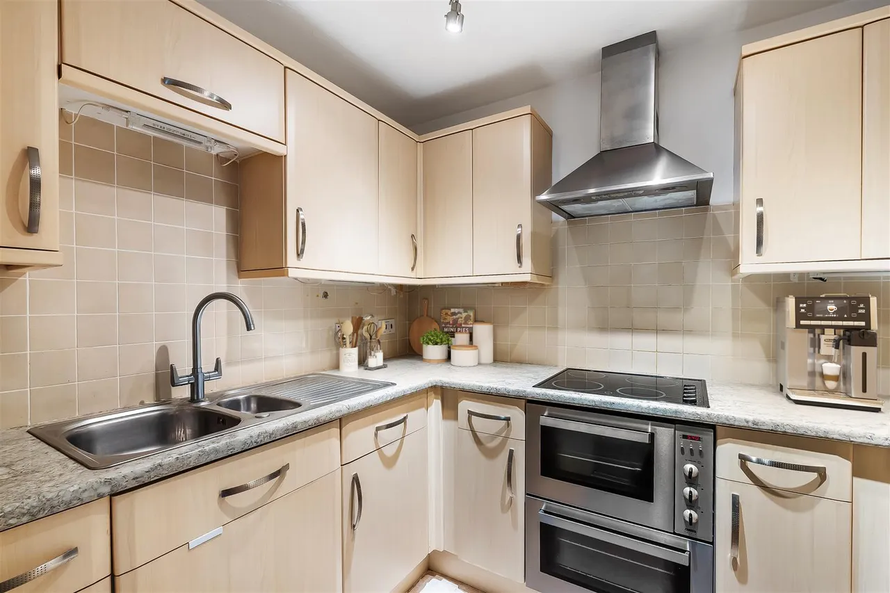 Belmont Road, Leatherhead, KT22, photo 4