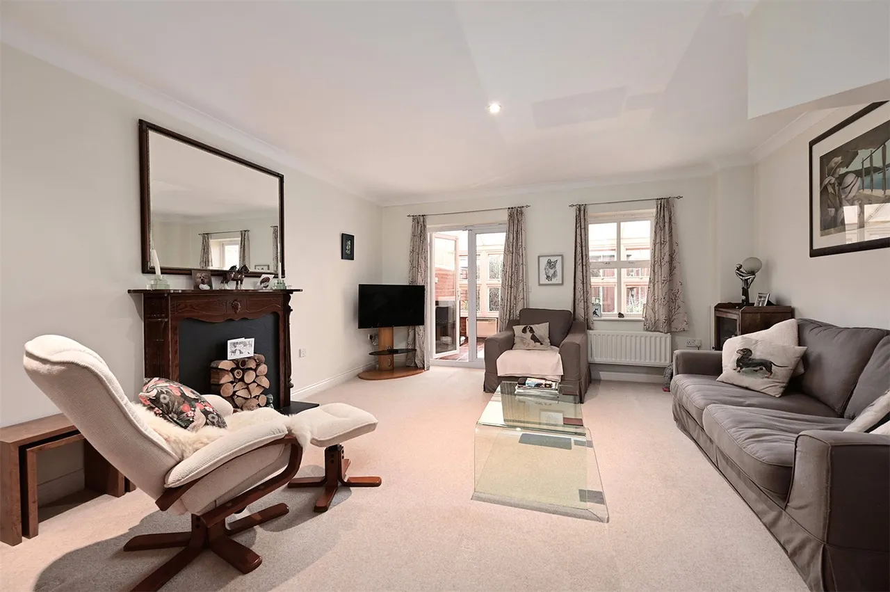 Dean Close, Ash, Guildford, Surrey, GU12 6BU, photo 2