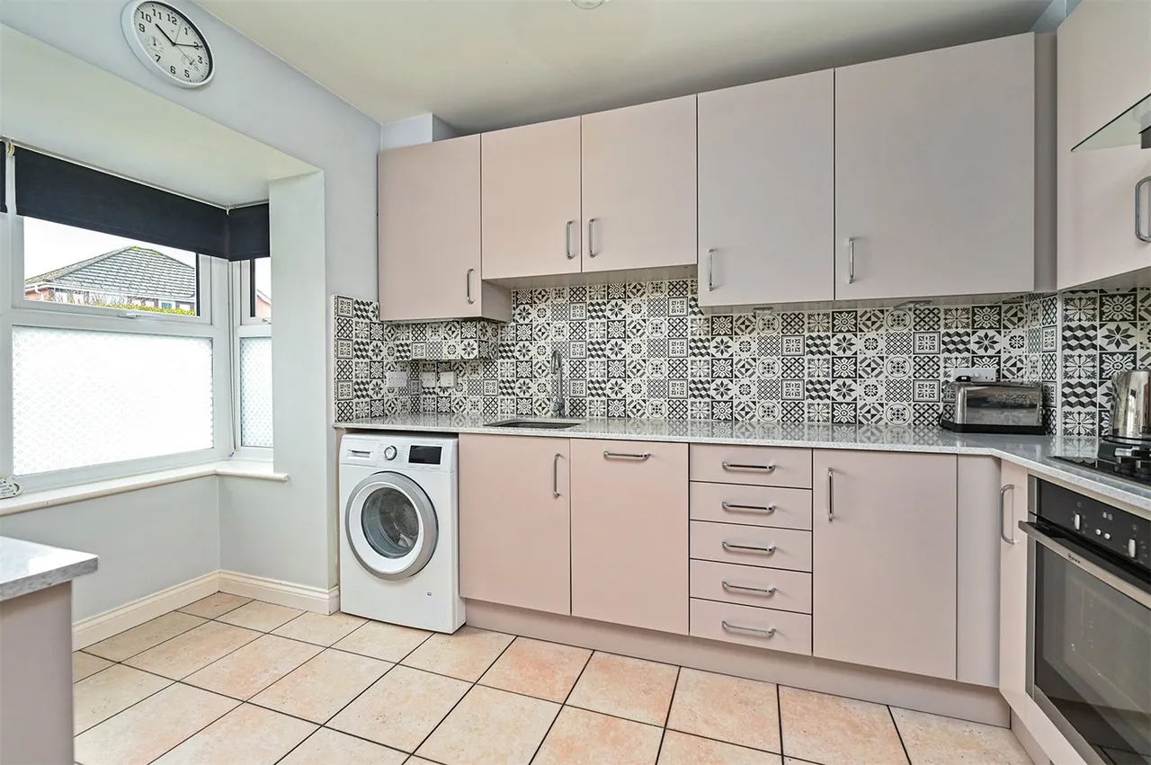Dean Close, Ash, Guildford, Surrey, GU12 6BU, photo 4