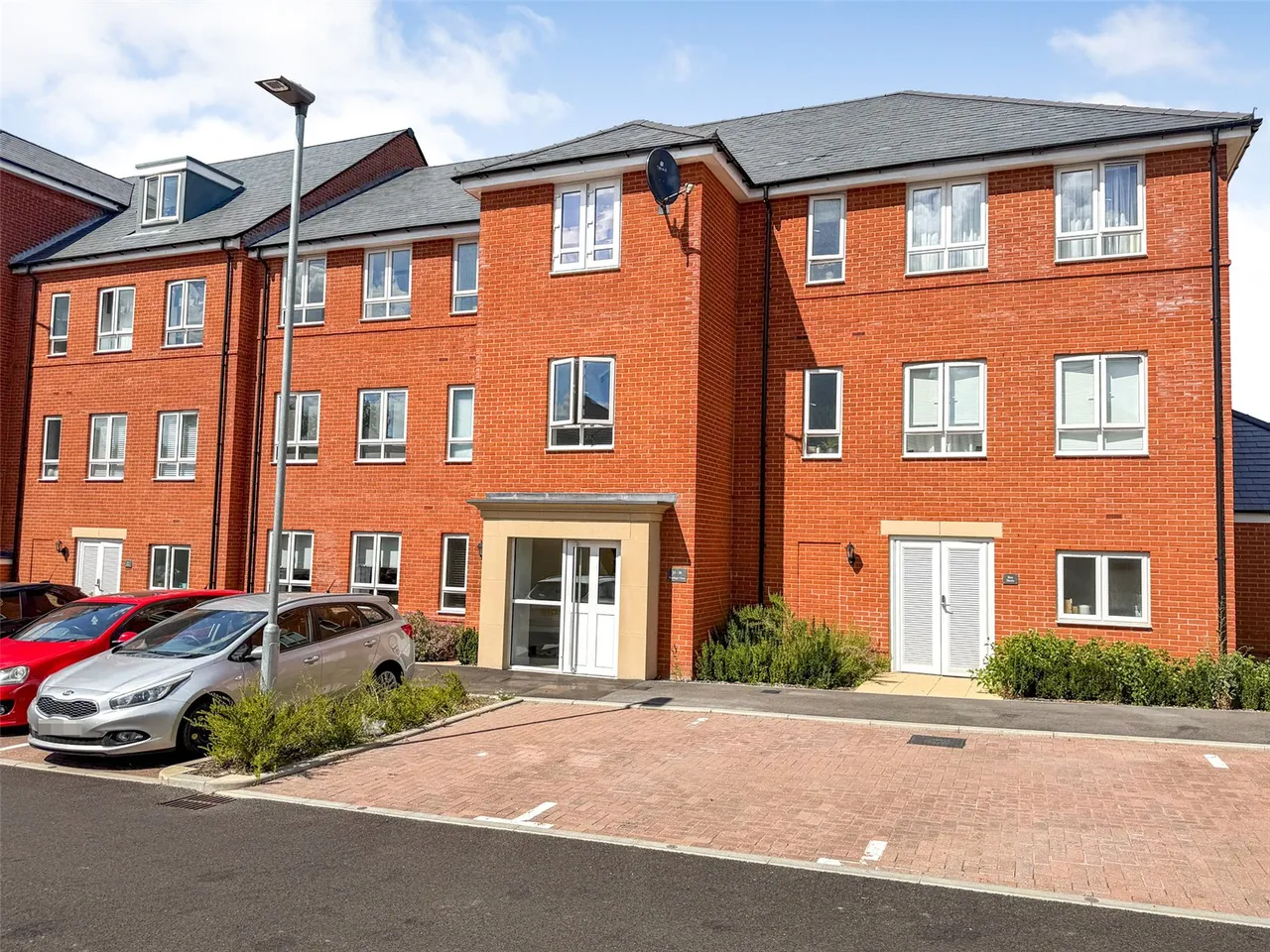 2 bed flat for sale — Hardinge Close, Wellesley, Aldershot, Hampshire, GU11 4FB