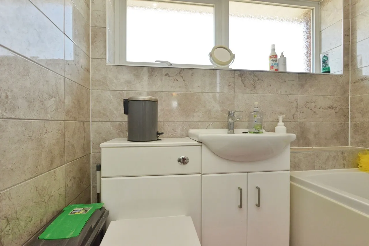 Elm Drive, Deanshanger, Buckinghamshire, MK19, photo 8