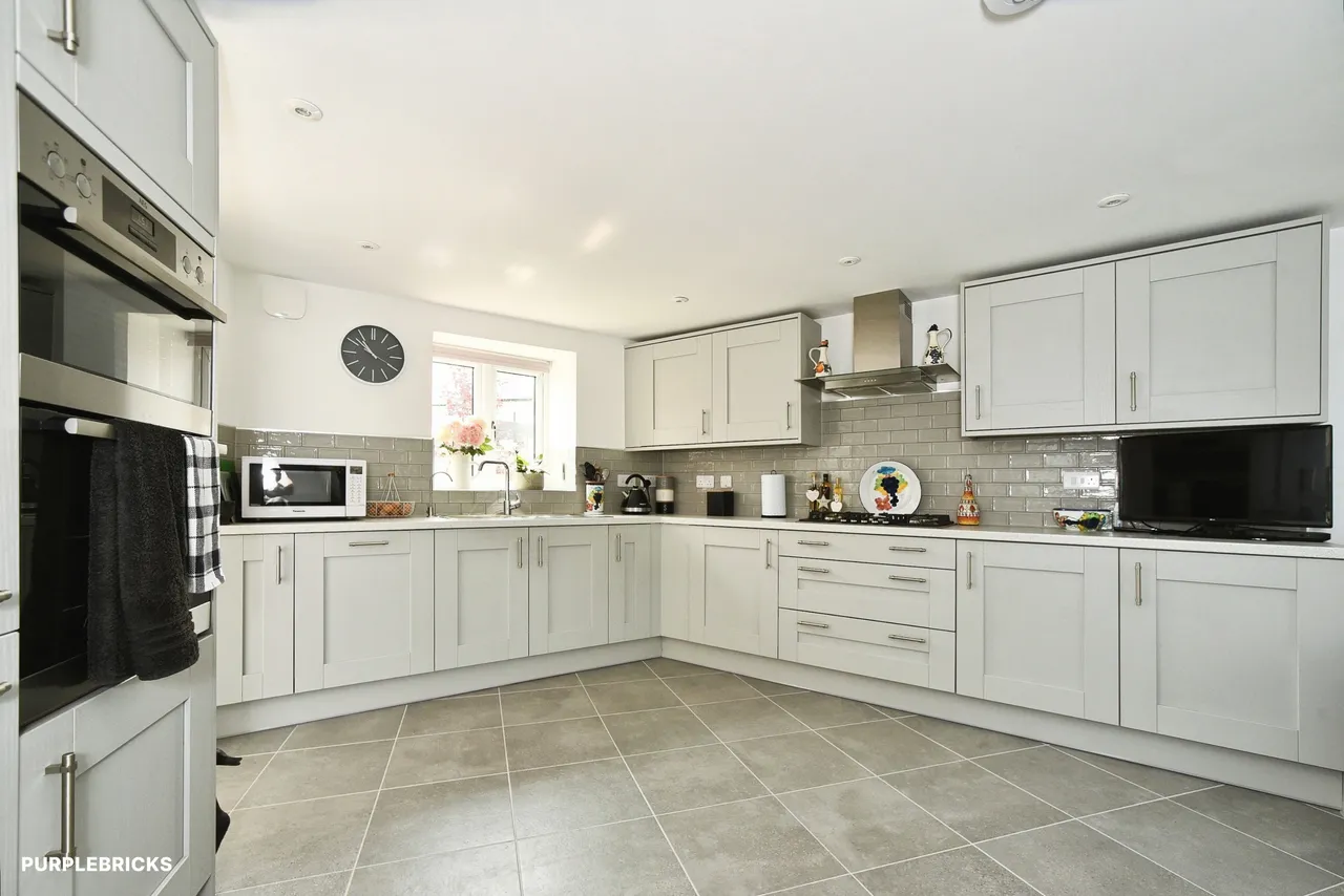 Blackford Drive, Calne, SN11, photo 3